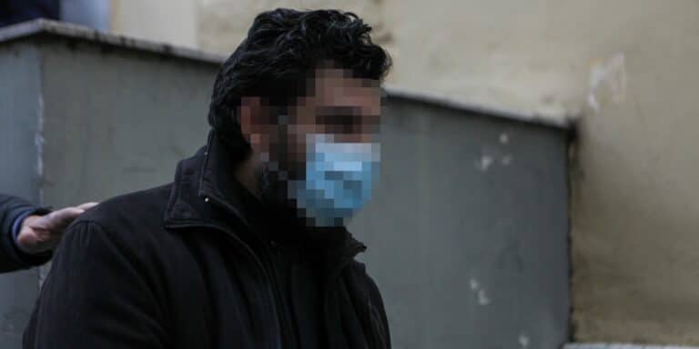 Βιασμός ανήλικης στα Κάτω Πατήσια: Βαριά κακουργηματική δίωξη στον ιερέα – «Είναι αθώος» φώναζε η κόρη του