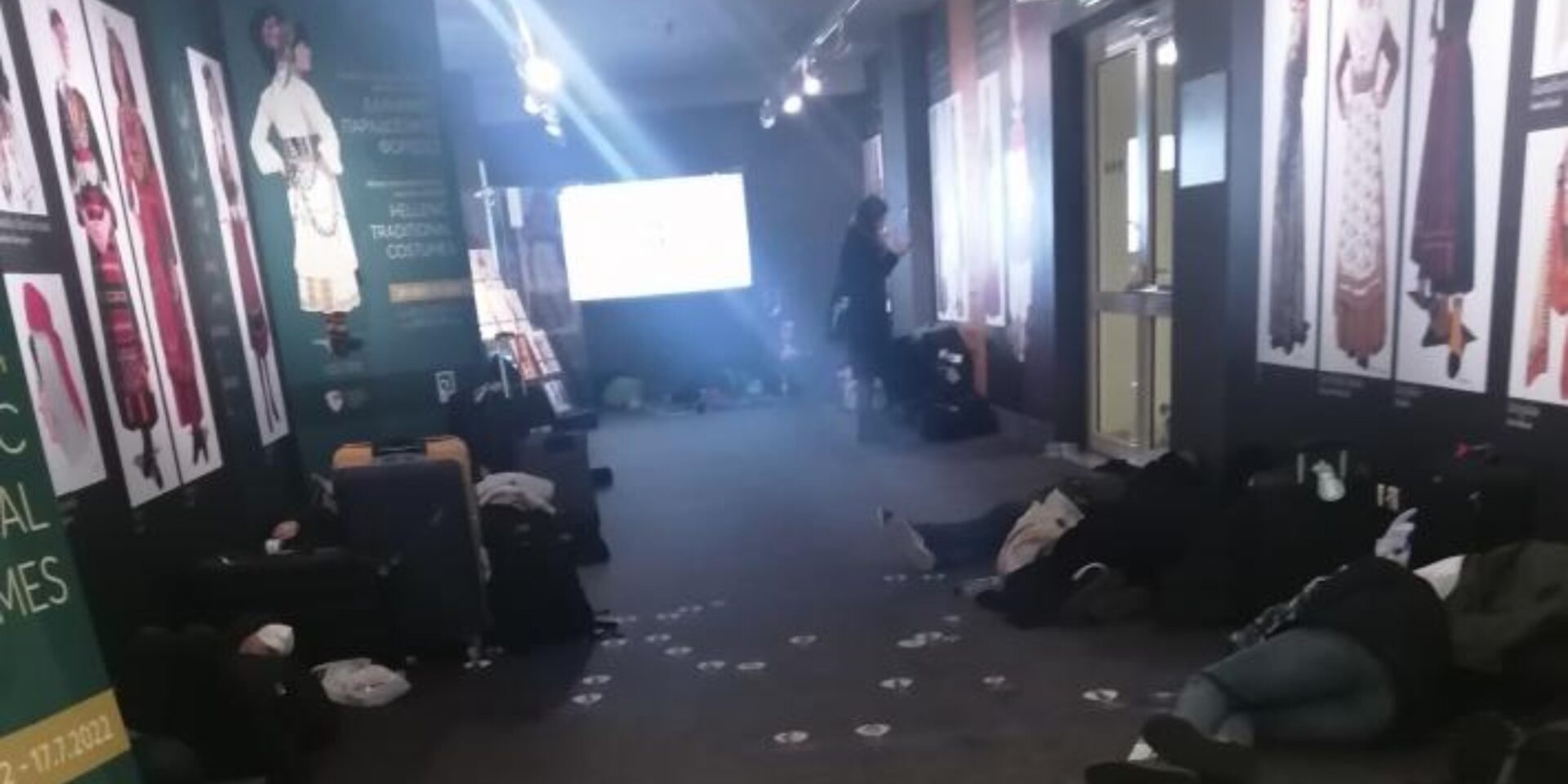Εγκλωβισμένοι στο αεροδρόμιο