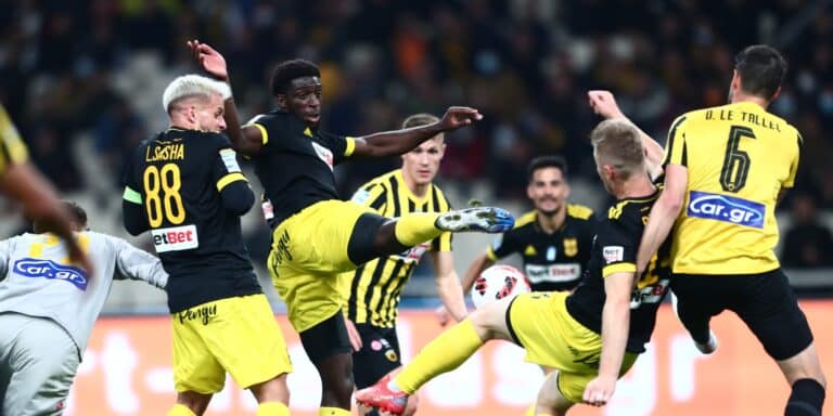 Super League: Έξι ομάδες διεκδικούν τρία εισιτήρια για τα play off