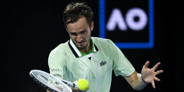 Australian Open: Με ανατροπή στους «4» ο Μεντβέντεφ – Ξανά αντιμέτωπος με τον Τσιτσιπά