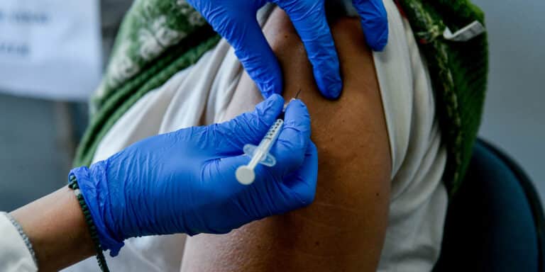 ΗΠΑ: Νοσοκόμες έδιναν πλαστά πιστοποιητικά εμβολιασμού και έβγαλαν 1,5 εκατ. δολάρια