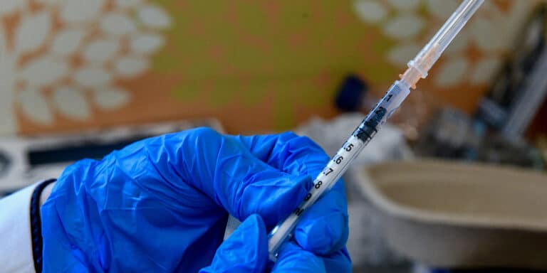 Αρχίζει ο εμβολιασμός στη Βρετανία για παιδιά ηλικίας 5-11 ετών