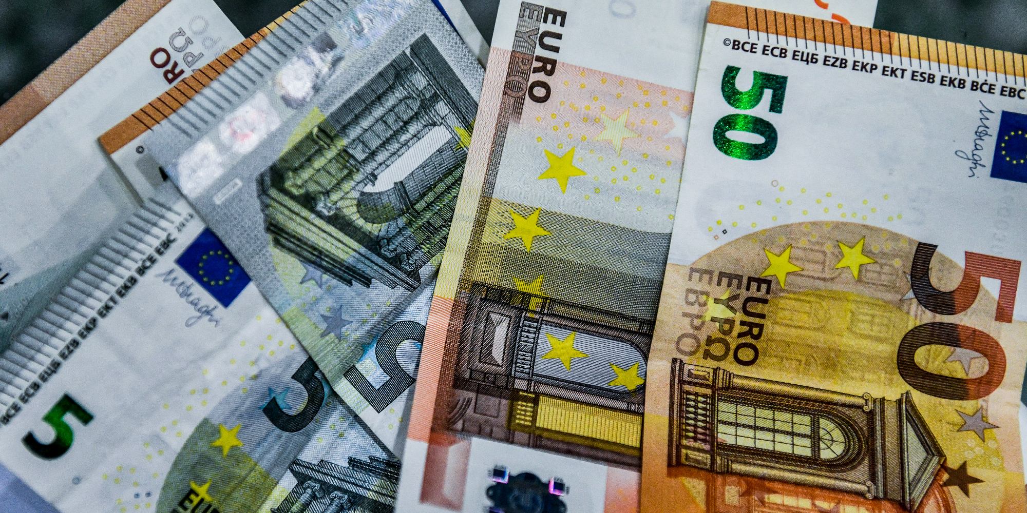 EURO XRHMATA 24 1 2022 - ΕΛΣΤΑΤ: Αυξημένο κατά 6,2% το διαθέσιμο εισόδημα των νοικοκυριών