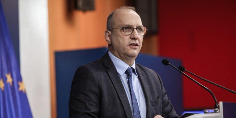 Οικονόμου: «Οι απαντήσεις για τη διαχείριση της κακοκαιρίας θα δοθούν στη Βουλή»