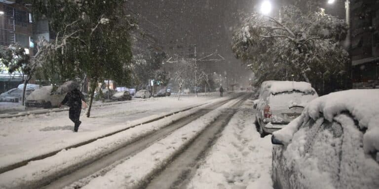 Κακοκαιρία «Ελπίς»: Από το μεσημέρι η ύφεση της χιονόπτωσης στην Αττική