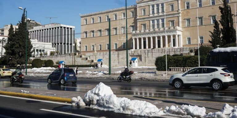 Καιρός: Ήλιος με «δόντια» – Πού θα χιονίσει