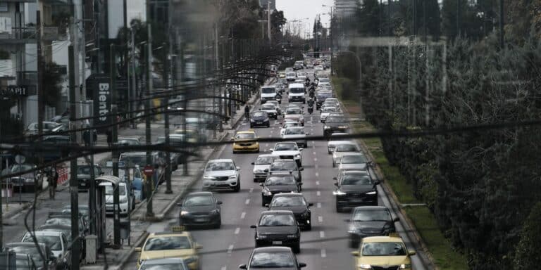 Κίνηση στους δρόμους: Στο «κόκκινο» Κηφισός και Κηφισίας λόγω δύο τροχαίων (εικόνα)