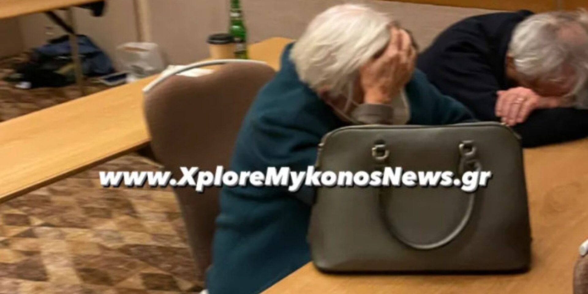Εγκλωβισμένοι στο ξενοδοχείο