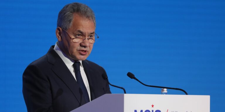 Ρωσία: Ο υπουργός Άμυνας προσκάλεσε τον Βρετανό ομόλογο του στη Μόσχα