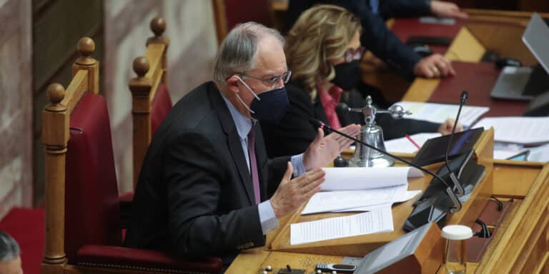 Ένταση στη Βουλή μεταξύ Τασούλα και ΚΙΝΑΛ: Δεν επιτρέπεται στον Ανδρουλάκη να συμμετέχει στη διαδικασία πρότασης μομφής