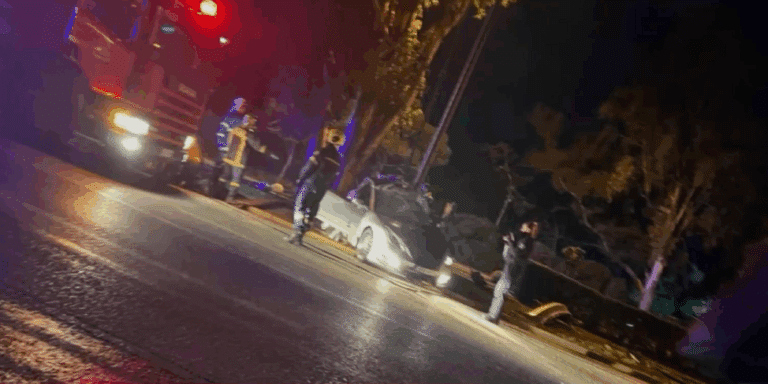 Τροχαίο στη Γλυφάδα: Νεκρός 21χρονος που έκανε κόντρες και έπεσε πάνω σε κολόνα (βίντεο)