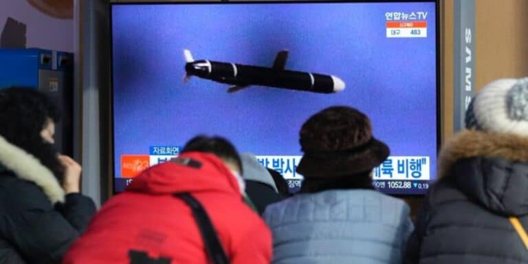 Βόρεια Κορέα: Eκτόξευσε δύο βαλλιστικούς πυραύλους – Έπεσαν στη θάλασσα, έξω από την ΑΟΖ της Ιαπωνίας