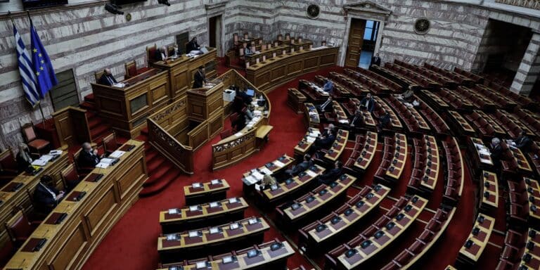Βουλή: Στις 18:00 ξεκινά η συζήτηση της πρότασης μομφής Τσίπρα – Την Κυριακή η ψηφοφορία
