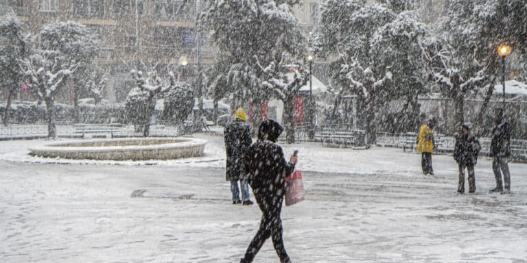 Έρχεται νέα κακοκαιρία το Σαββατοκύριακο – Πού θα χιονίσει στην Αττική (εικόνες & βίντεο)
