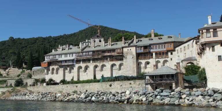 Άγιο Όρος: Πέθανε και τρίτος μοναχός από κορονοϊό στη μονή Φιλοθέου