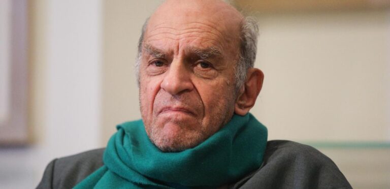 Ο Κώστας Γαβράς αποχαιρετά τον «φωτεινό» του φίλο Αλέκο Φασιανό