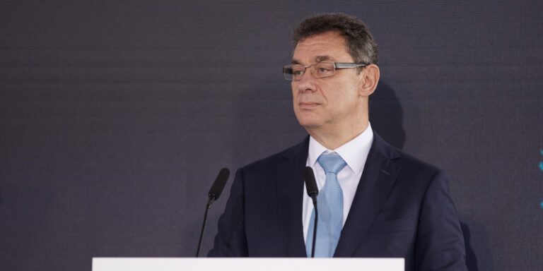 Άμπερτ Μπουρλά: «Τελευταίο κύμα κορονοϊού με τόσους περιορισμούς»