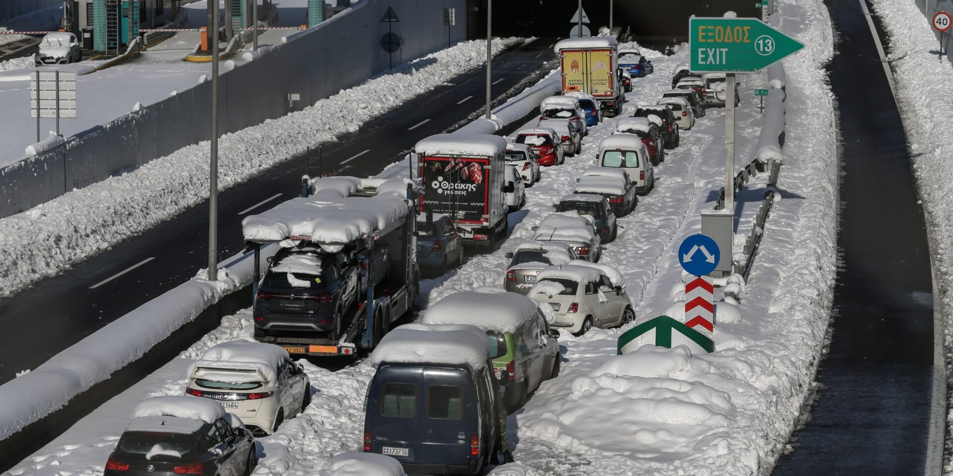 Ακινητοποιημένα οχήματα στην Αττική Οδό λόγω της κακοκαιρίας