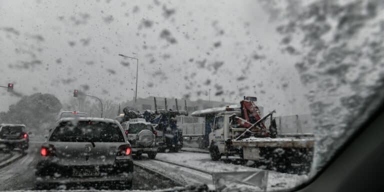 Κακοκαιρία «Ελπίς»: Κλειστή η Κατεχάκη, χάος σε Κηφισίας και Μεσογείων – Ακυρώνονται πτήσεις από το «Ελ. Βενιζέλος» (συνεχής ενημέρωση)