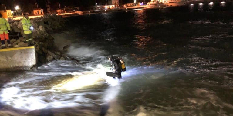 Κεφαλλονιά: Αυτοκίνητο έπεσε στο λιμάνι του Πόρου (βίντεο)