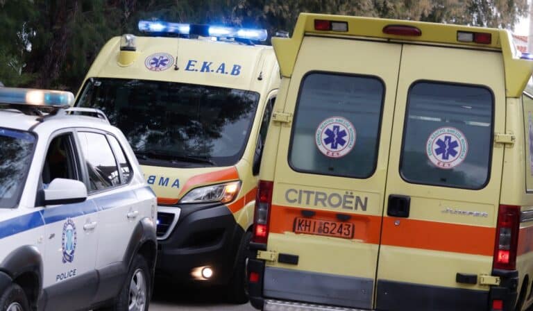 Τραγωδία στην Πατρών-Αθηνών: Νεκρή 22χρονη που κατέβηκε να δει τη ζημιά από τροχαίο και την παρέσυρε φορτηγό