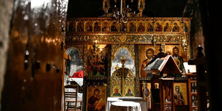 Κλείνει μοναστήρι στον Παρνασσό λόγω κρούσματος κορονοϊού