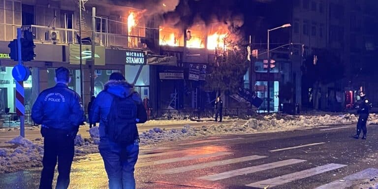 Ισχυρή έκρηξη στη Λεωφόρο Συγγρού – Ένας τραυματίας (εικόνα)