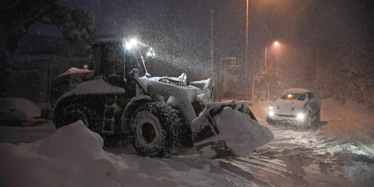 Αττική Οδός: Κινητοποίηση του στρατού για να απεγκλωβιστούν οι οδηγοί