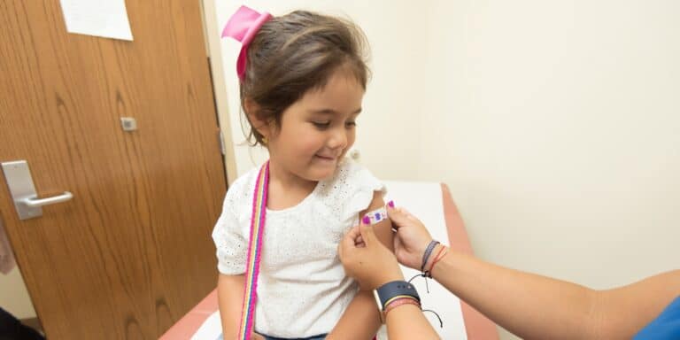 Εμβολιασμοί: Ανοίγουν 40.000 νέα ραντεβού για παιδιά στην Αττική