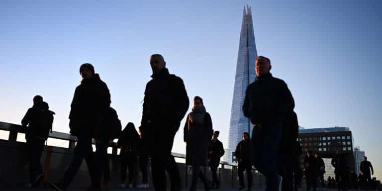 Βρετανία: Έτοιμο να αποσύρει τον υποχρεωτικό εμβολιασμό σε υγειονομικούς το Λονδίνο