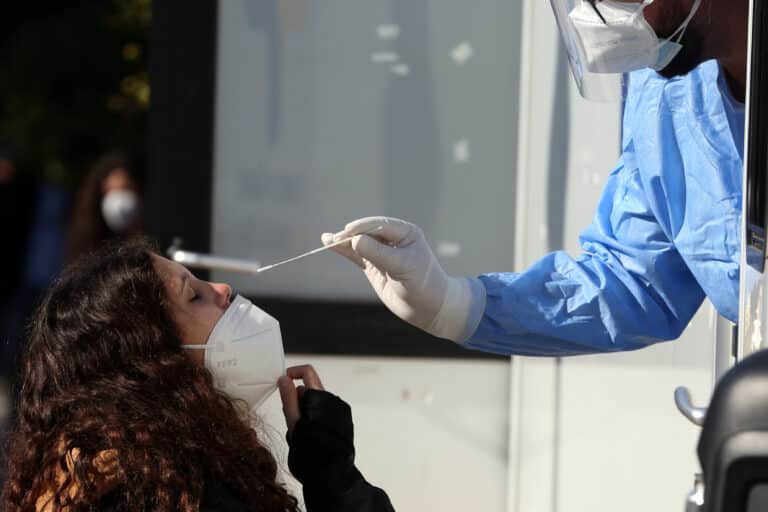 ΕΟΔΥ: Σε 174 σημεία πραγματοποιούνται σήμερα δωρεάν rapid test