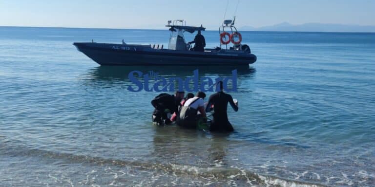 Φάλαινα στον Άλιμο: Συγκινεί ο πιτσιρικάς που της στέλνει φιλιά μέσα από την τηλεόραση (εικόνα & βίντεο)