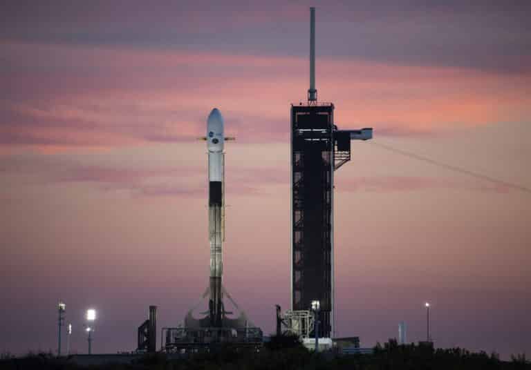 Ένα μεγάλο τμήμα πυραύλου Falcon 9 βρίσκεται σε τροχιά σύγκρουσης με τη Σελήνη