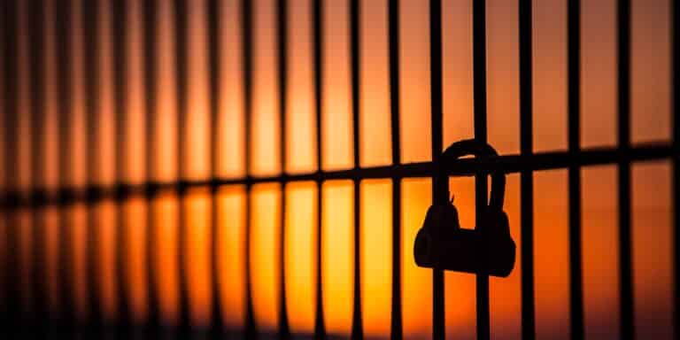 Το Ιράν καταδίκασε Γάλλο τουρίστα σε 8 χρόνια φυλάκιση για κατασκοπεία