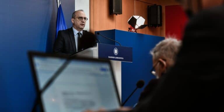 Κακοκαιρία «Ελπίς»: Πιθανή η γενική αργία την Τρίτη από τα χιόνια