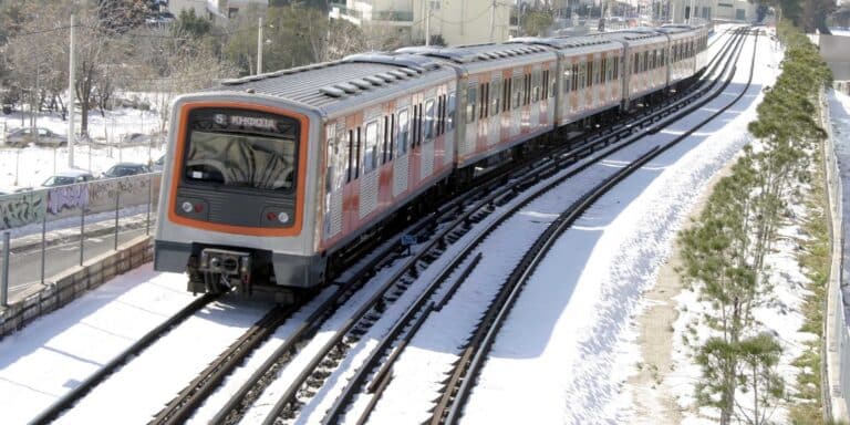 Κακοκαιρία «Ελπίς»: Στο τμήμα Πειραιάς – Ειρήνη διεξάγεται πλέον η κίνηση του ηλεκτρικού