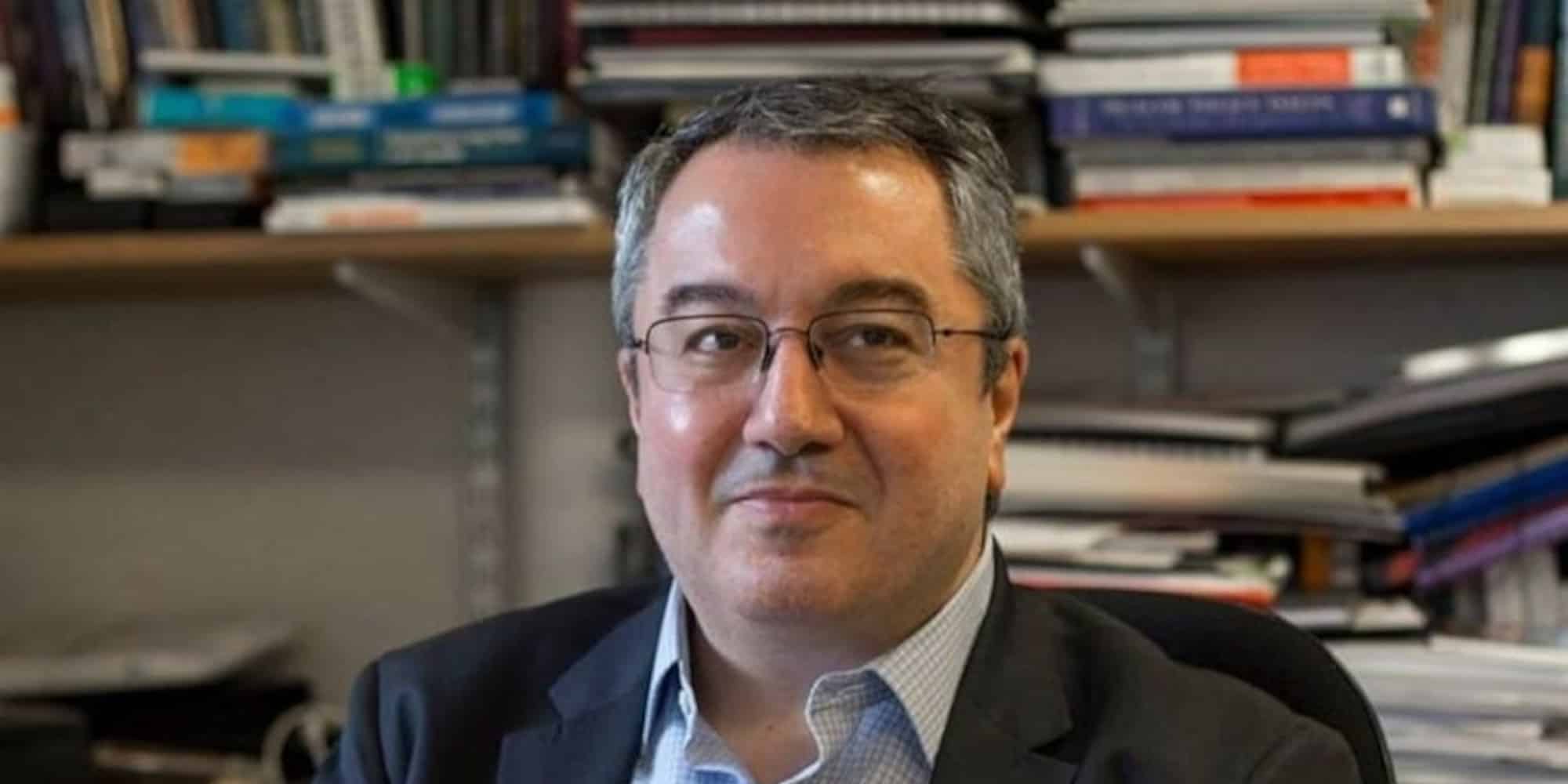 Ο καθηγητής πολιτικής υγείας του LSE, Ηλίας Μόσιαλος