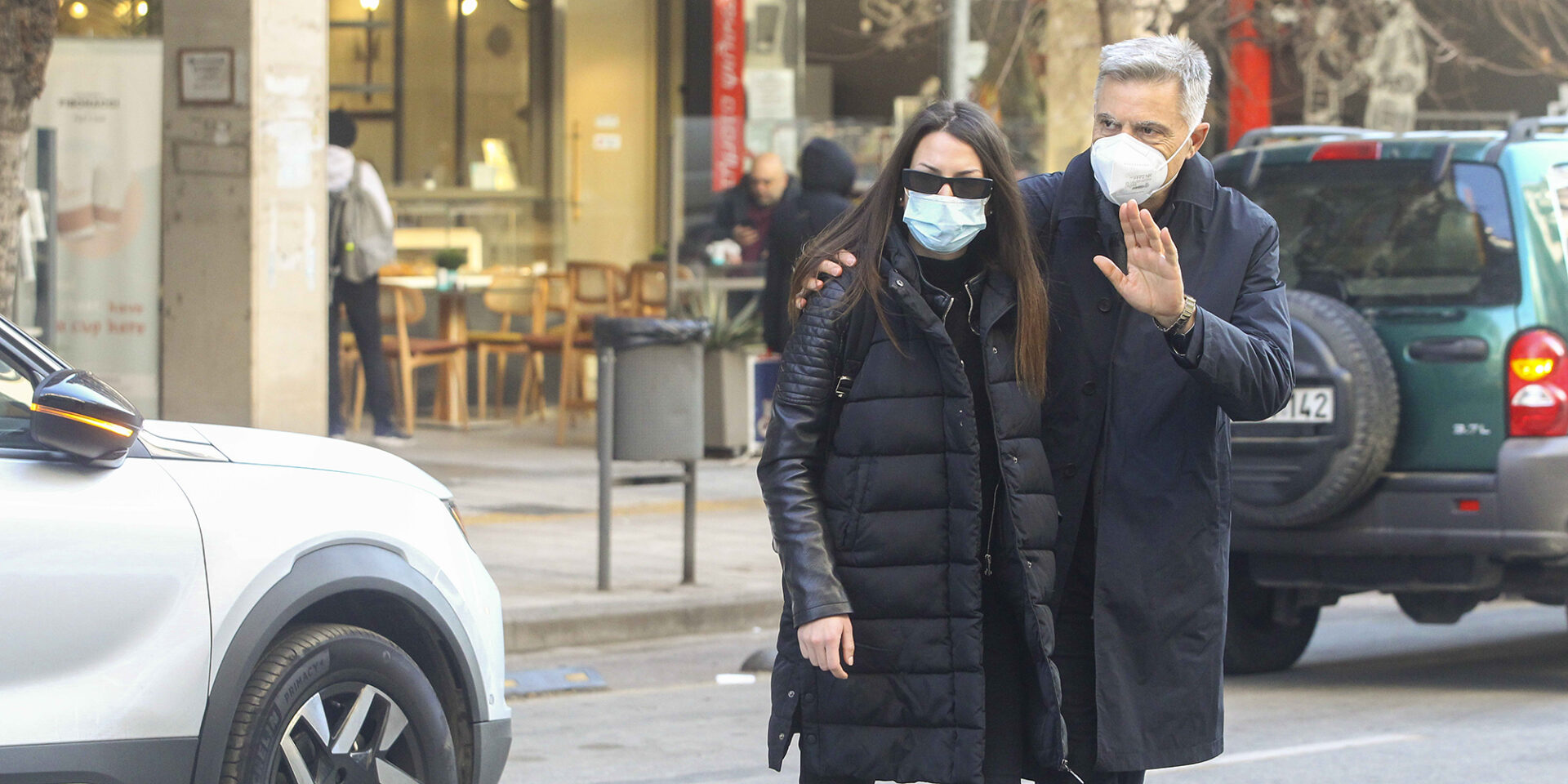 Η Γεωργία Μπίκα μαζί με το δικηγόρο της στη Θεσσαλονίκη