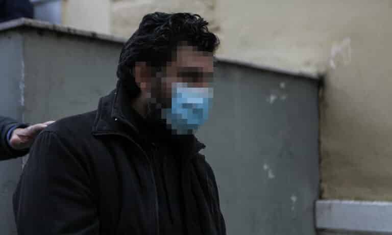 Συγκλονιστικές μαρτυρίες κατοίκων: «Όλοι ήξεραν τι έκανε ο ιερέας και τον συγκάλυπταν» (βίντεο)