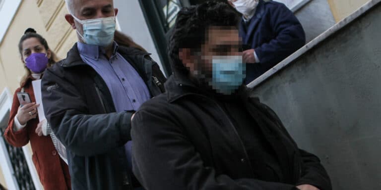 Υπόθεση βιασμού στα Κάτω Πατήσια: Σοκαρισμένοι οι αστυνομικοί με τις καταθέσεις της ανήλικης για τον ιερέα