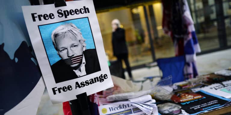 Τζούλιαν Ασάνζ: Η τελευταία απόπειρα του mr. Wikileaks πριν εκδοθεί   στις ΗΠΑ