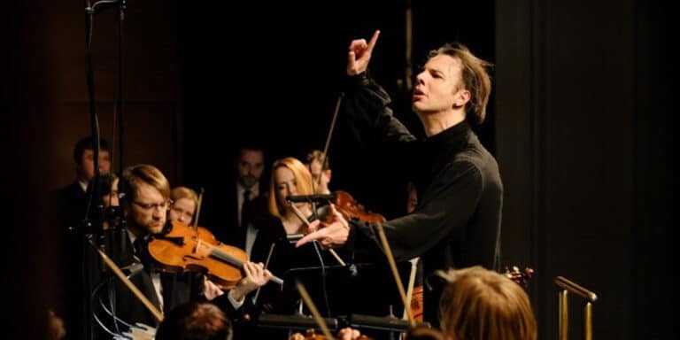 O Θεόδωρος Κουρεντζής γιορτάζει τα γενέθλιά του στο Μέγαρο με τη MusicAeterna