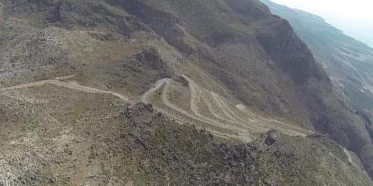 Στα Χανιά θα βρείτε τον πιο επικίνδυνο δρόμο της Ελλάδας (βίντεο)