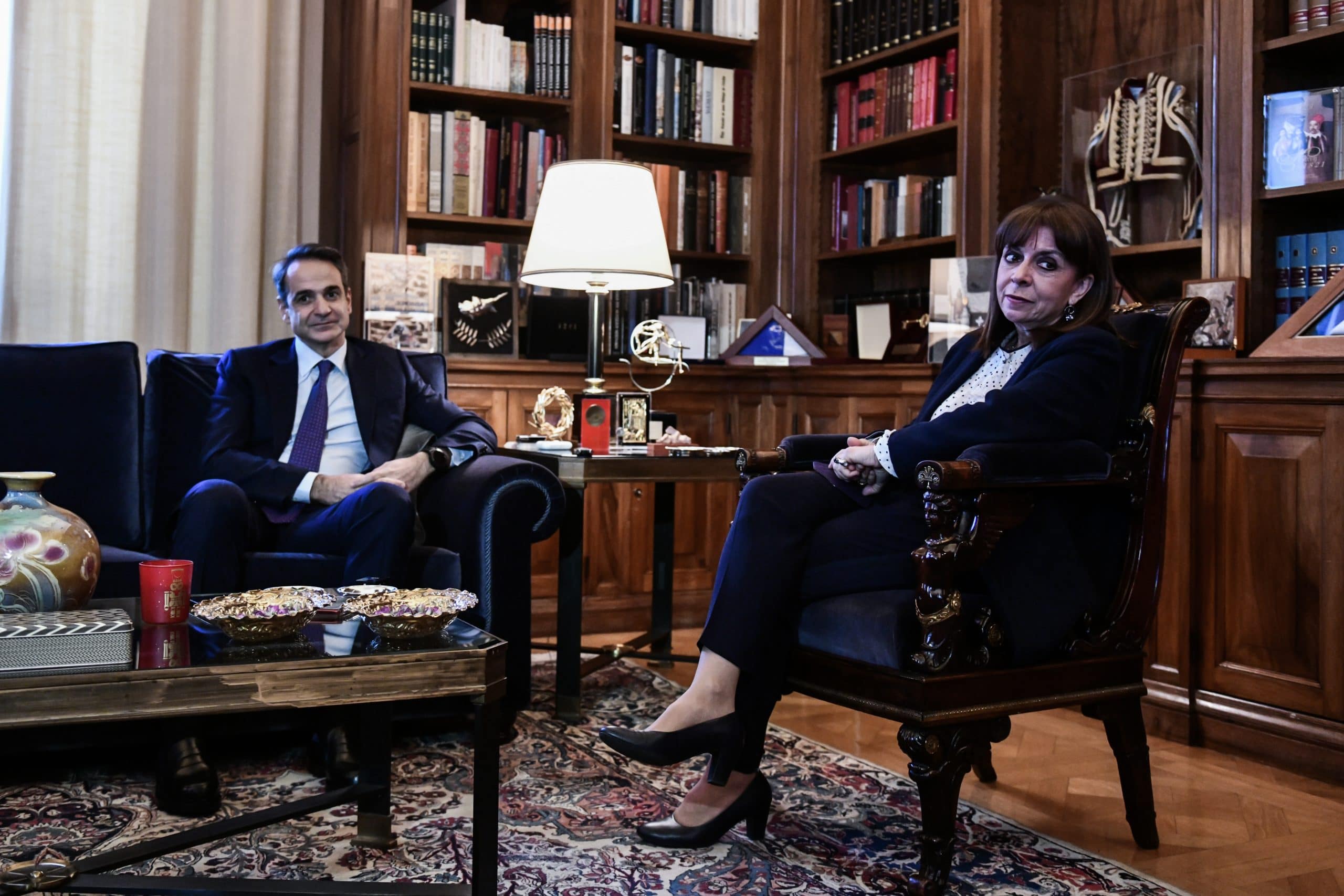 Συνάντηση της Προέδρου της Δημοκρατίας Κατερίνας Σακελλαροπούλου με τον Πρωθυπουργό Κυριάκο Μητσοτάκη