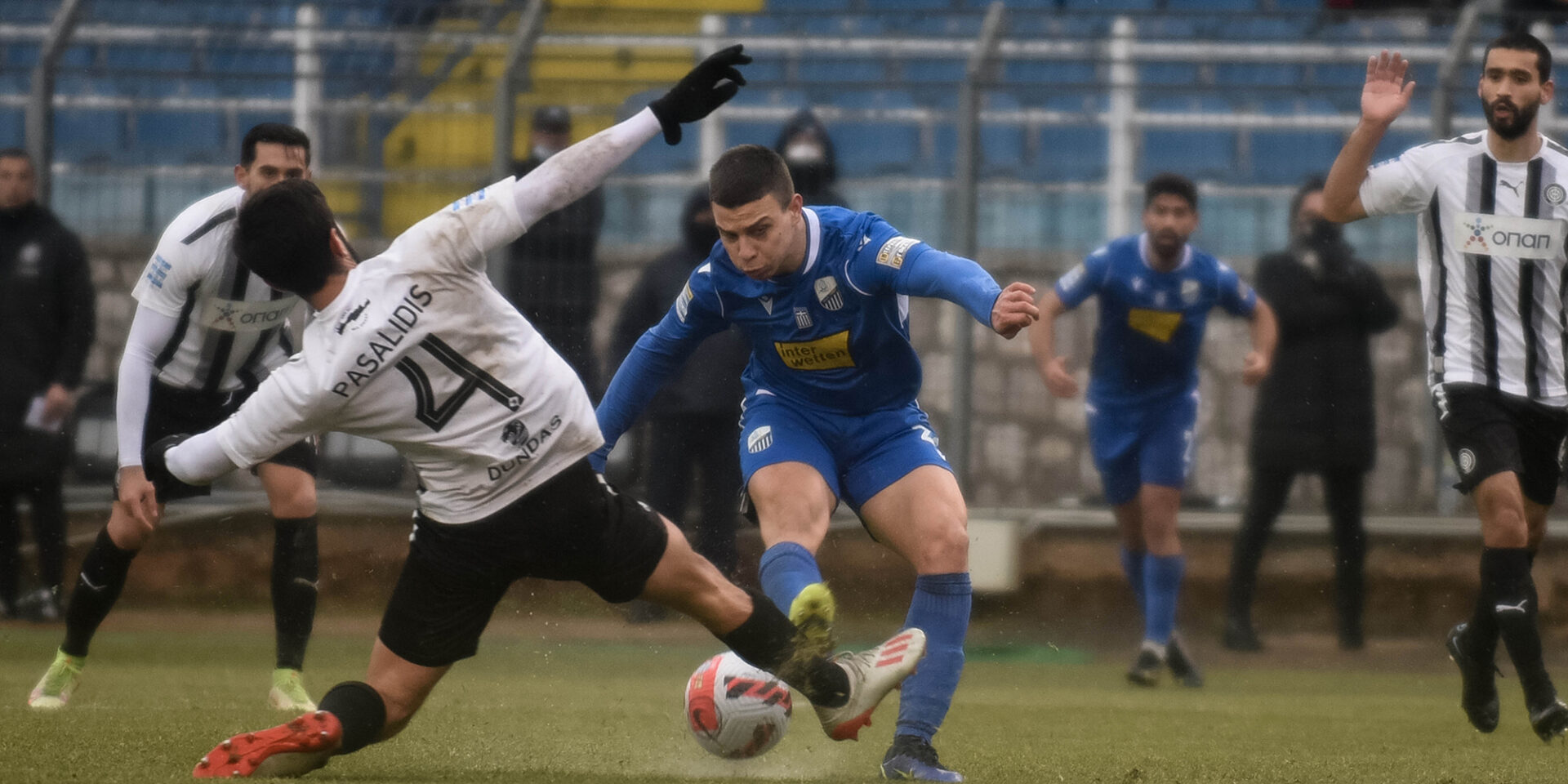 Φάση από τον αγώνα της Super League Λαμία - ΟΦΗ