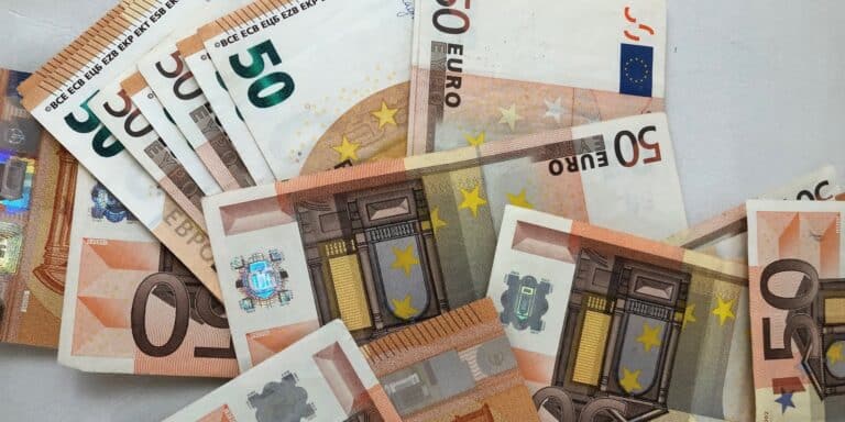 Έκτακτο επίδομα Χριστουγέννων και σε νέους δικαιούχους