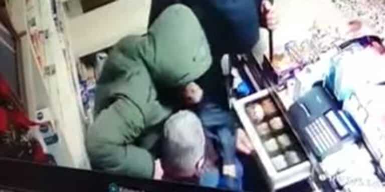 Τρίκαλα: Έβγαλαν μαχαίρι σε παντοπωλείο για 110 ευρώ – Βίντεο ντοκουμέντο
