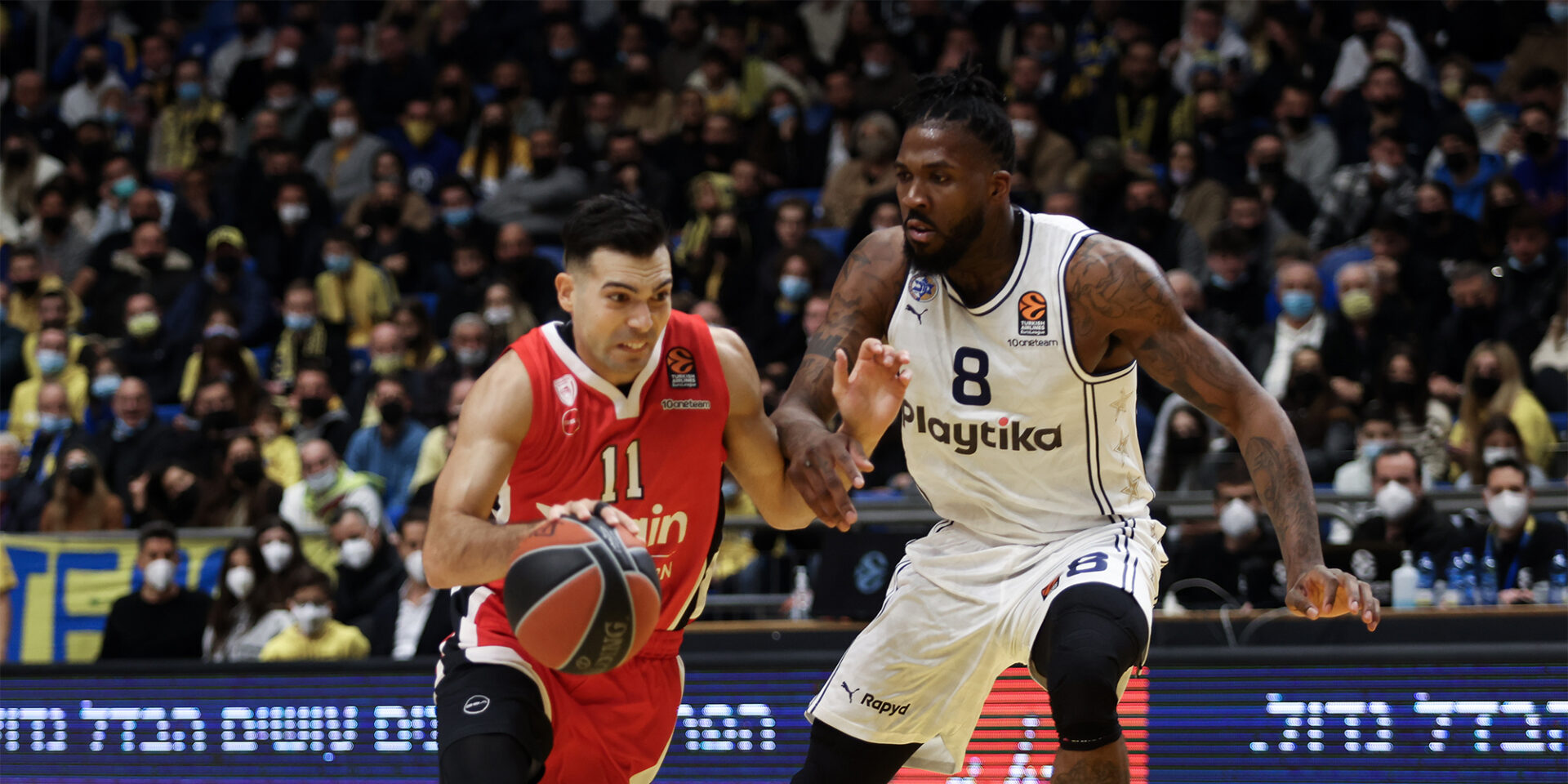 Φάση από το ματς της 22ης αγωνιστικής της Euroleague Μακάμπι - Ολυμπιακός