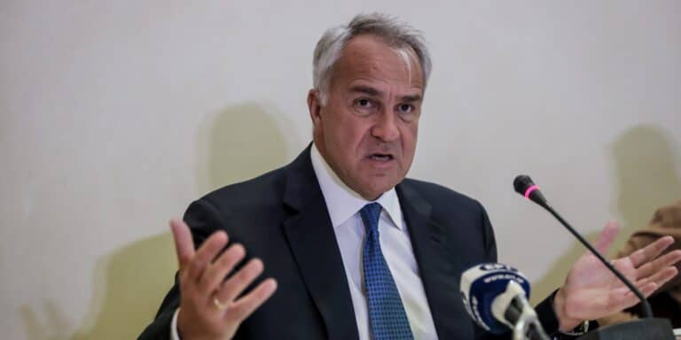 Βορίδης για ανεμβολίαστους υγειονομικούς: «Σε μια κρίσιμη στιγμή επέλεξαν να απέχουν»