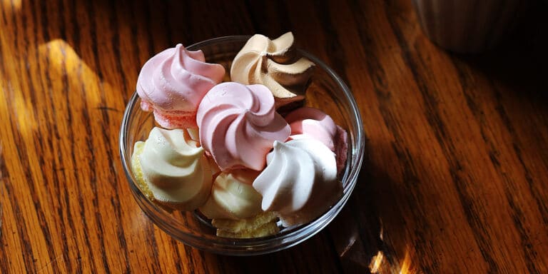 Εσύ ξέρεις τι είναι η aquafaba; Η επανάσταση στη vegan ζαχαροπλαστική